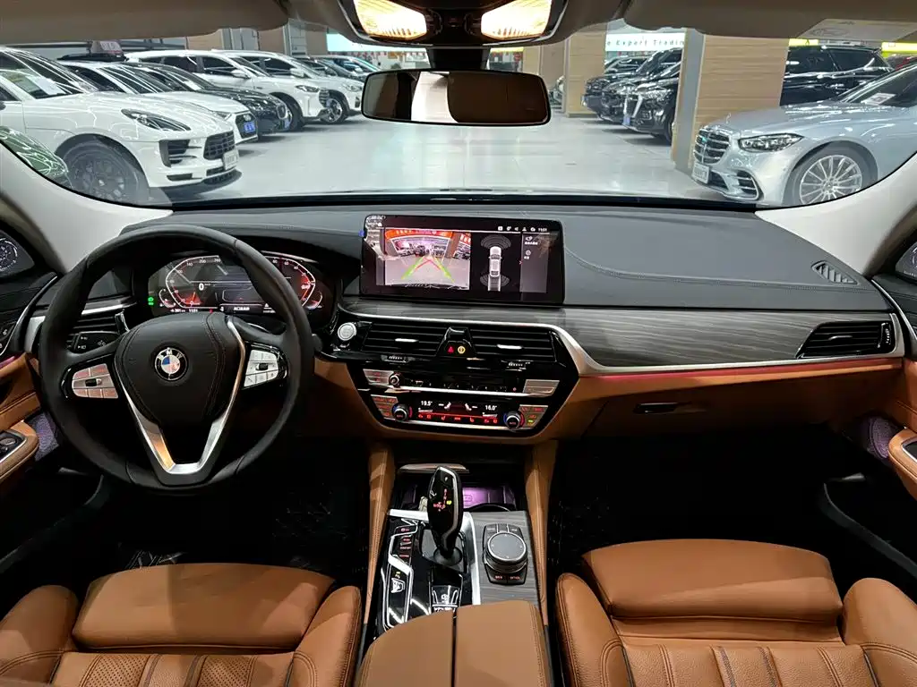 BMW 6 Series GT 630 i Luxury Design Package