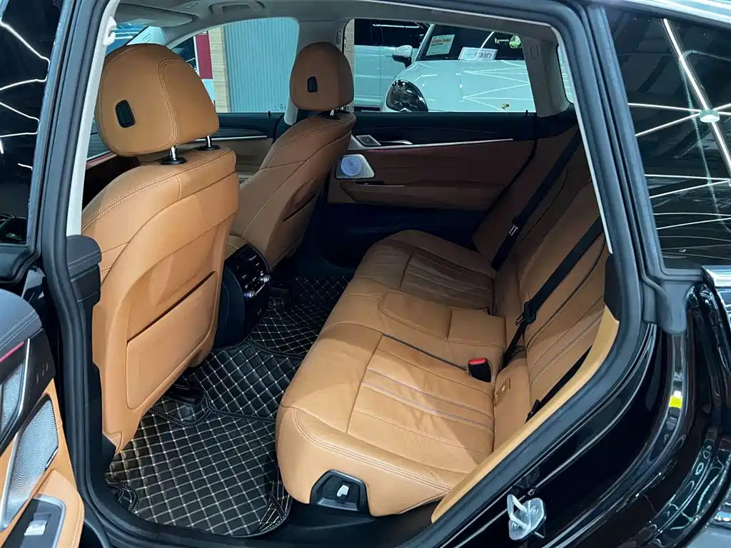 BMW 6 Series GT 630 i Luxury Design Package