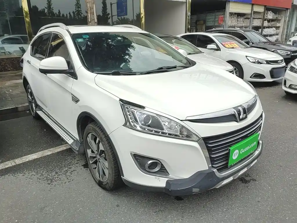 URX 6 SUV 1.8 T Fashion
