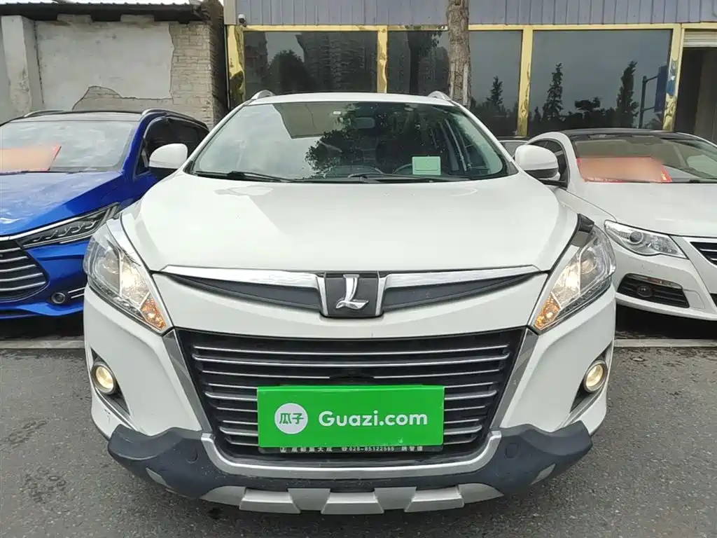 URX 6 SUV 1.8 T Fashion
