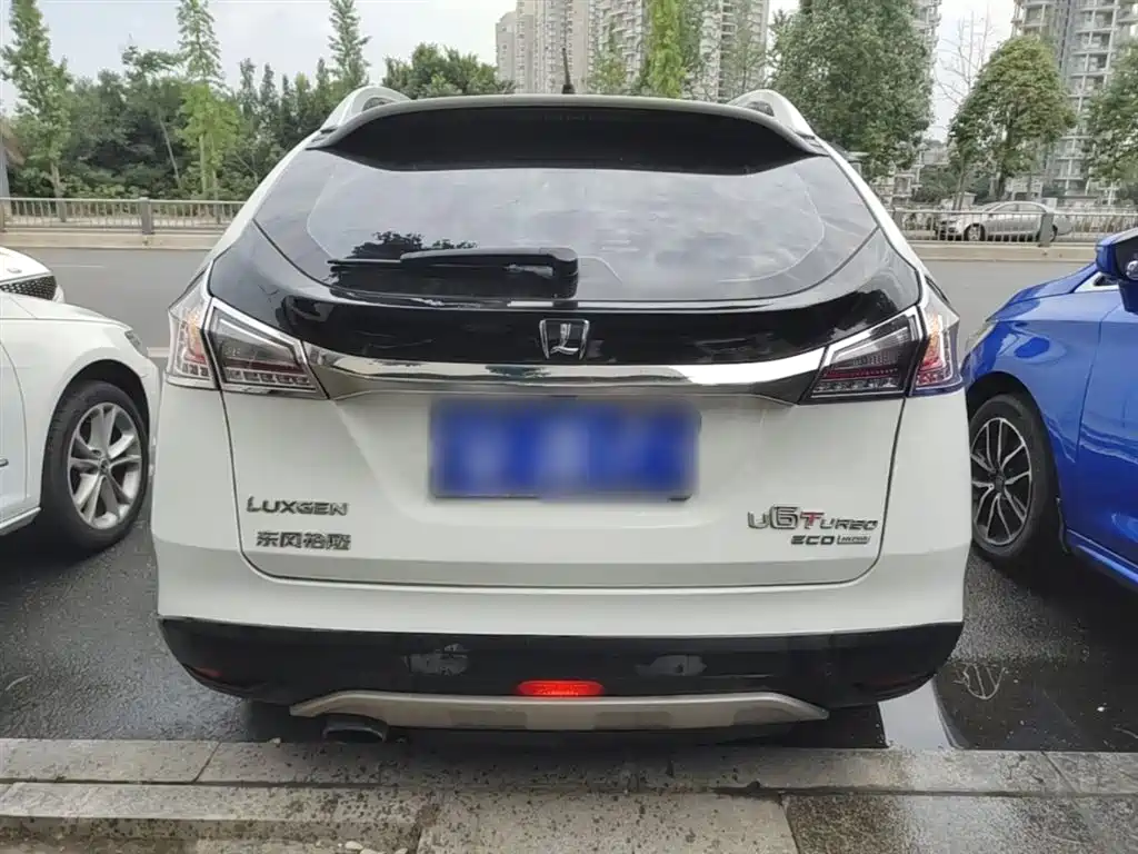 URX 6 SUV 1.8 T Fashion