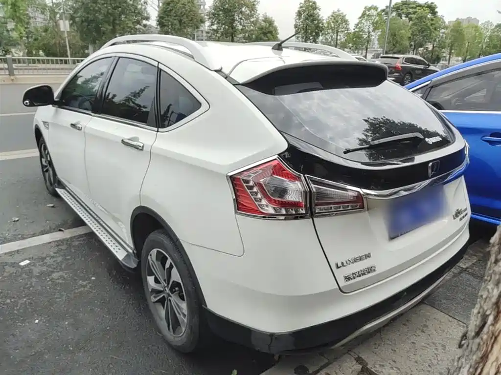 URX 6 SUV 1.8 T Fashion