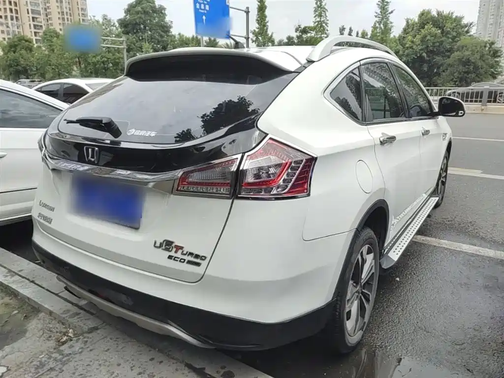 URX 6 SUV 1.8 T Fashion