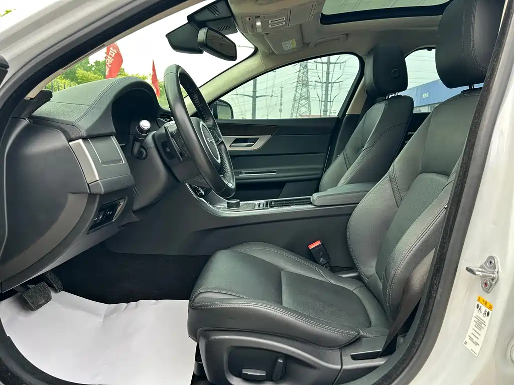 Jaguar XFL XFL 2.0 T 250 PS Luxury