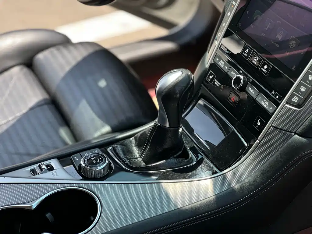 Infiniti Q50 3.7 L Luxury Sport