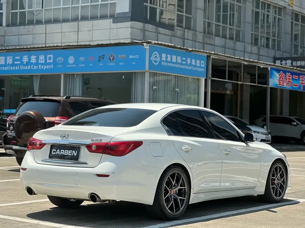 Infiniti Q50 3.7 L Luxury Sport