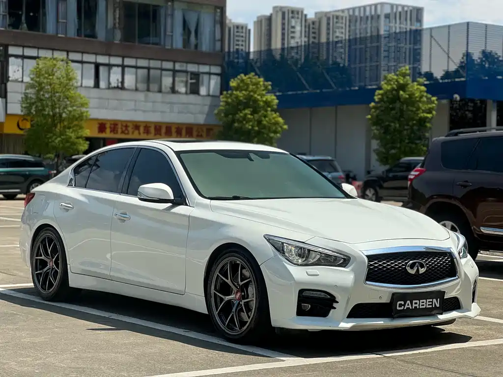 Infiniti Q50 3.7 L Luxury Sport