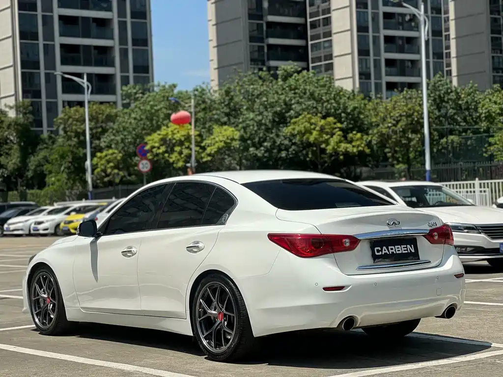 Infiniti Q50 3.7 L Luxury Sport