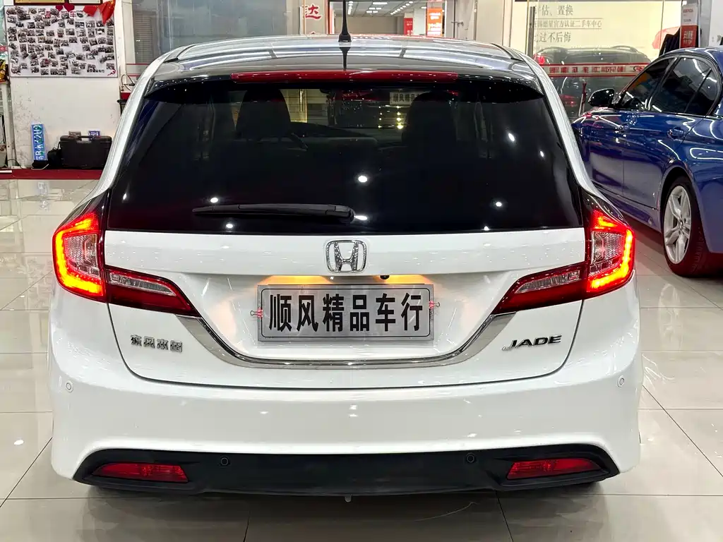 Jade 1.8 L Auto Comfort Elite 5-seat