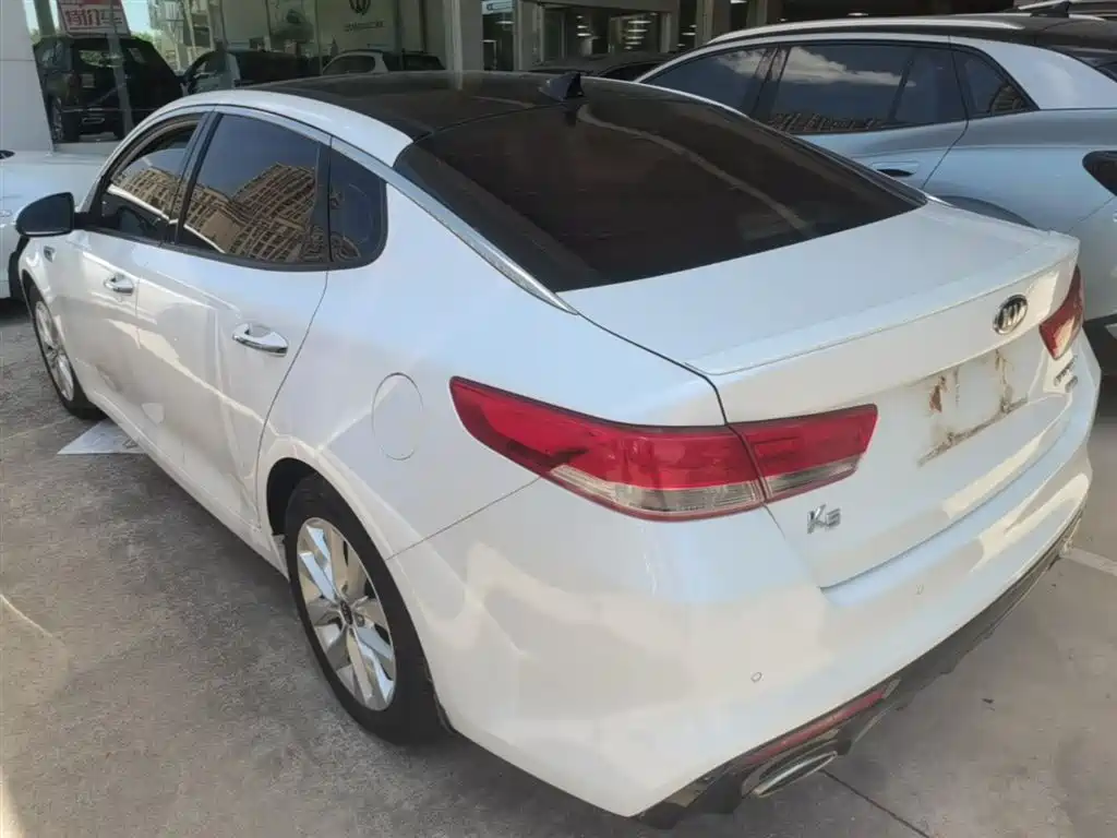Kia K5 1.6 T Auto LUX
