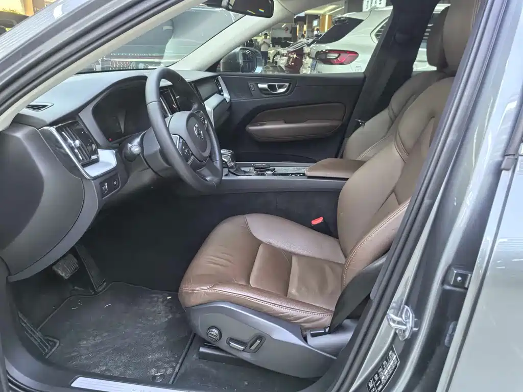 Volvo XC60 T5 4 WD Smart Ease Luxury