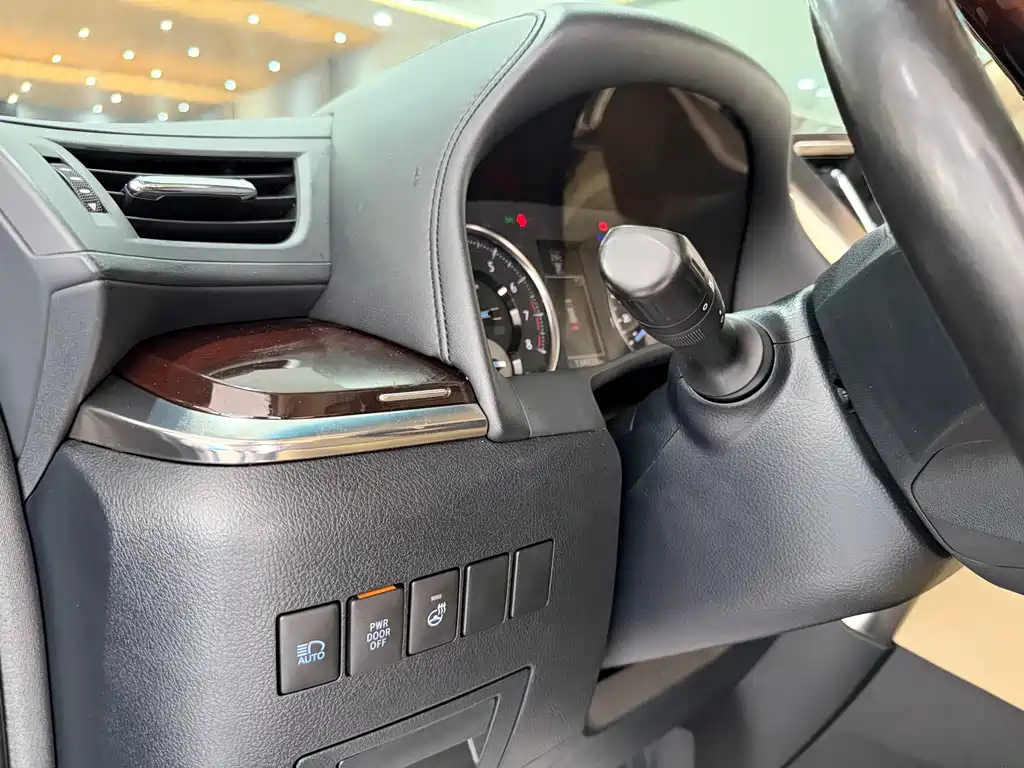 Alphard 3.5 L Luxury