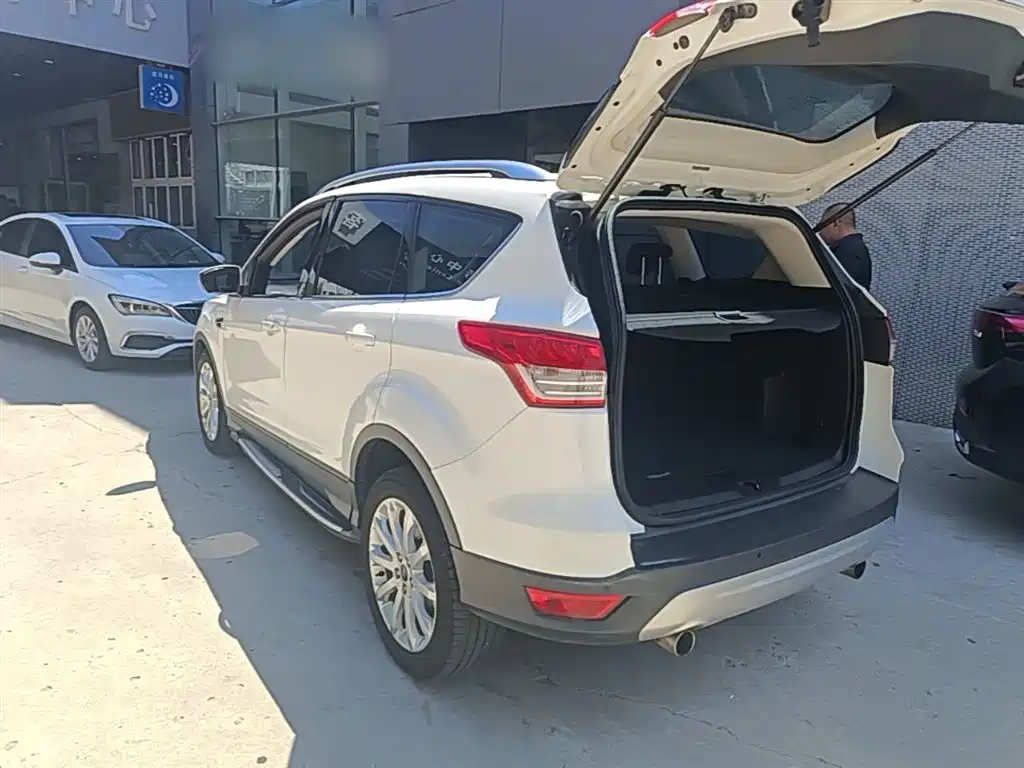 Kuga 1.5 L GTDi 2 WD Style