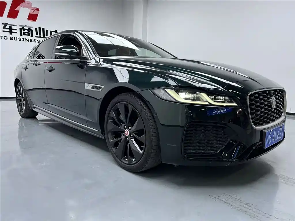 Jaguar XFL XFL 2.0 T P300 4 WD Flagship Sport