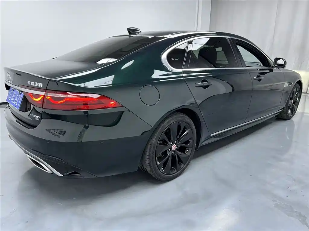 Jaguar XFL XFL 2.0 T P300 4 WD Flagship Sport