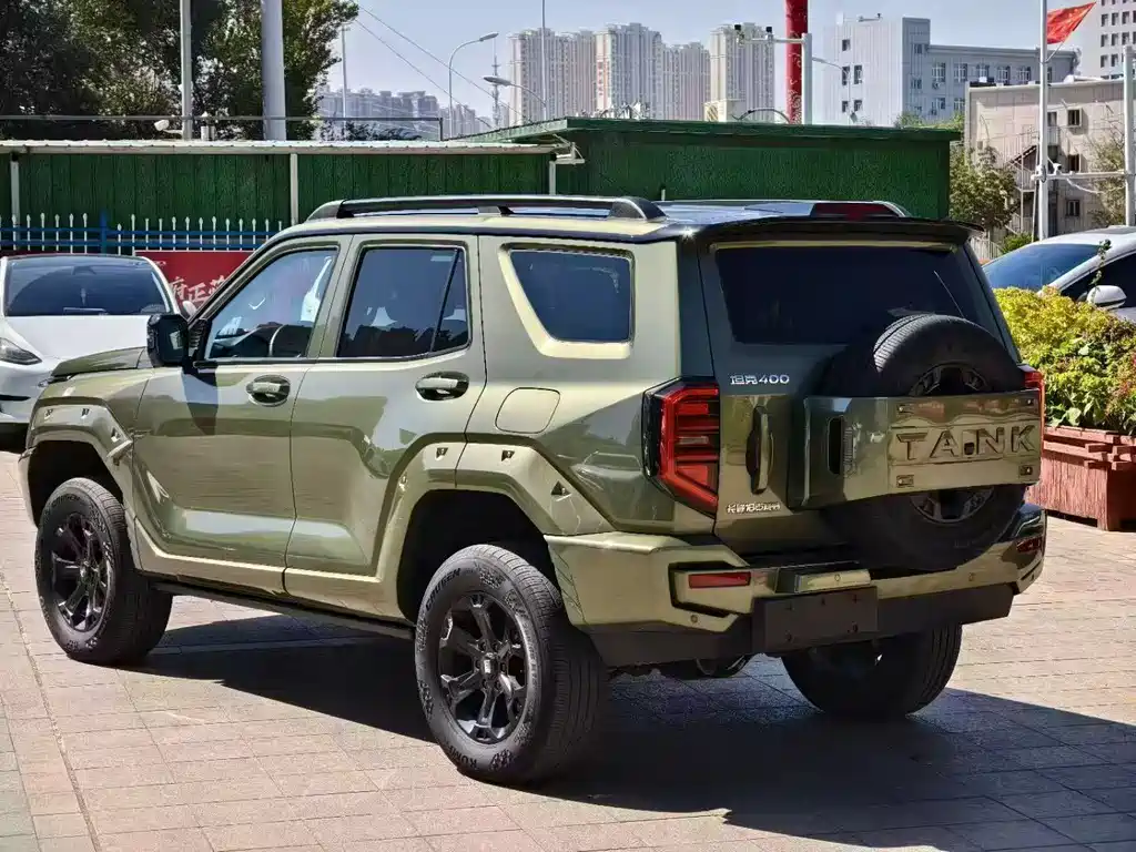 Tank 400 NEV Hi4-T Offroad