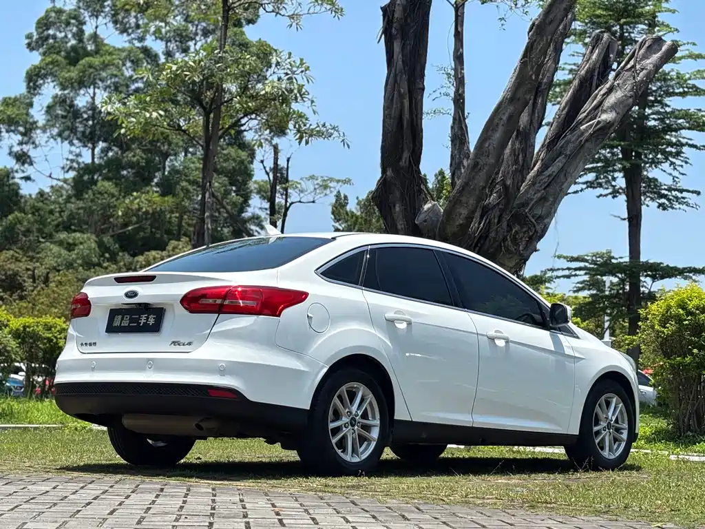 Focus Sedan 1.6 L Auto Style Smart Travel