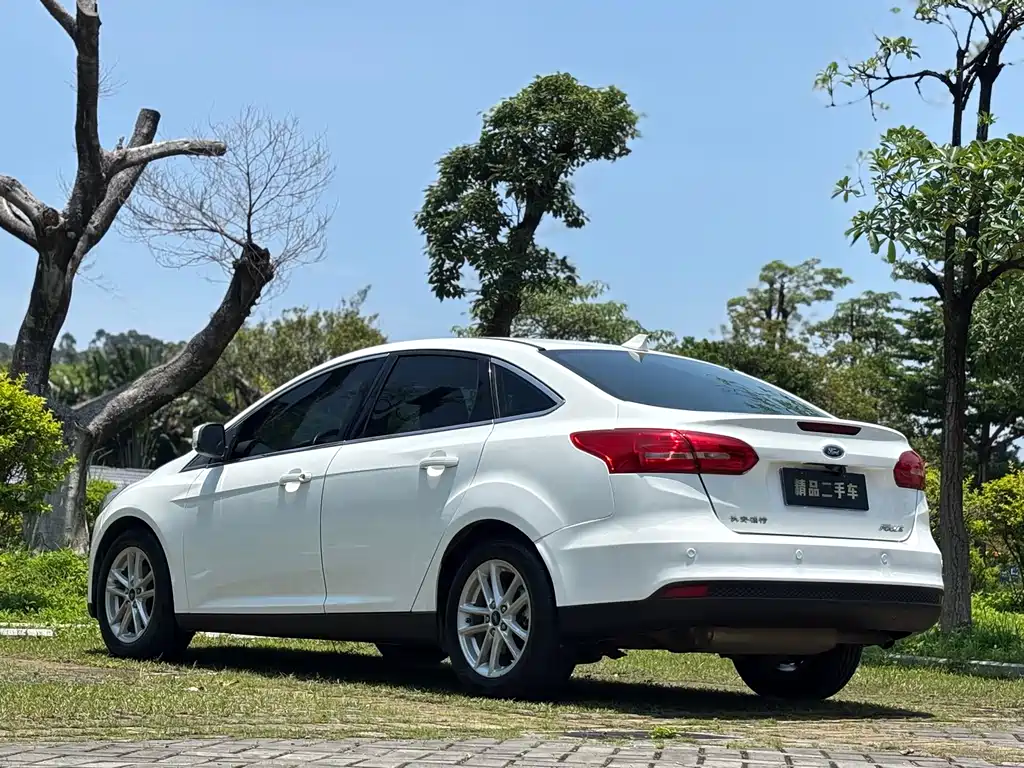 Focus Sedan 1.6 L Auto Style Smart Travel