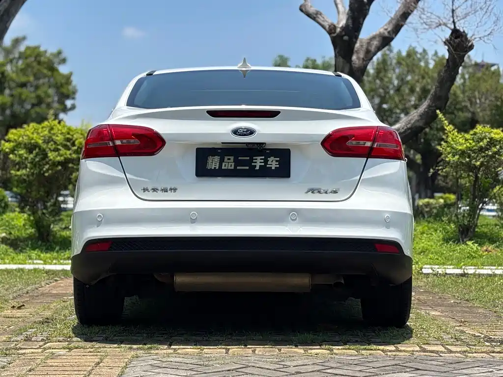 Focus Sedan 1.6 L Auto Style Smart Travel