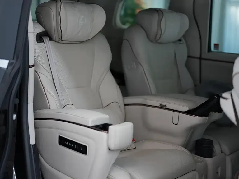 Lexus LM 500 h 6-seat Supreme