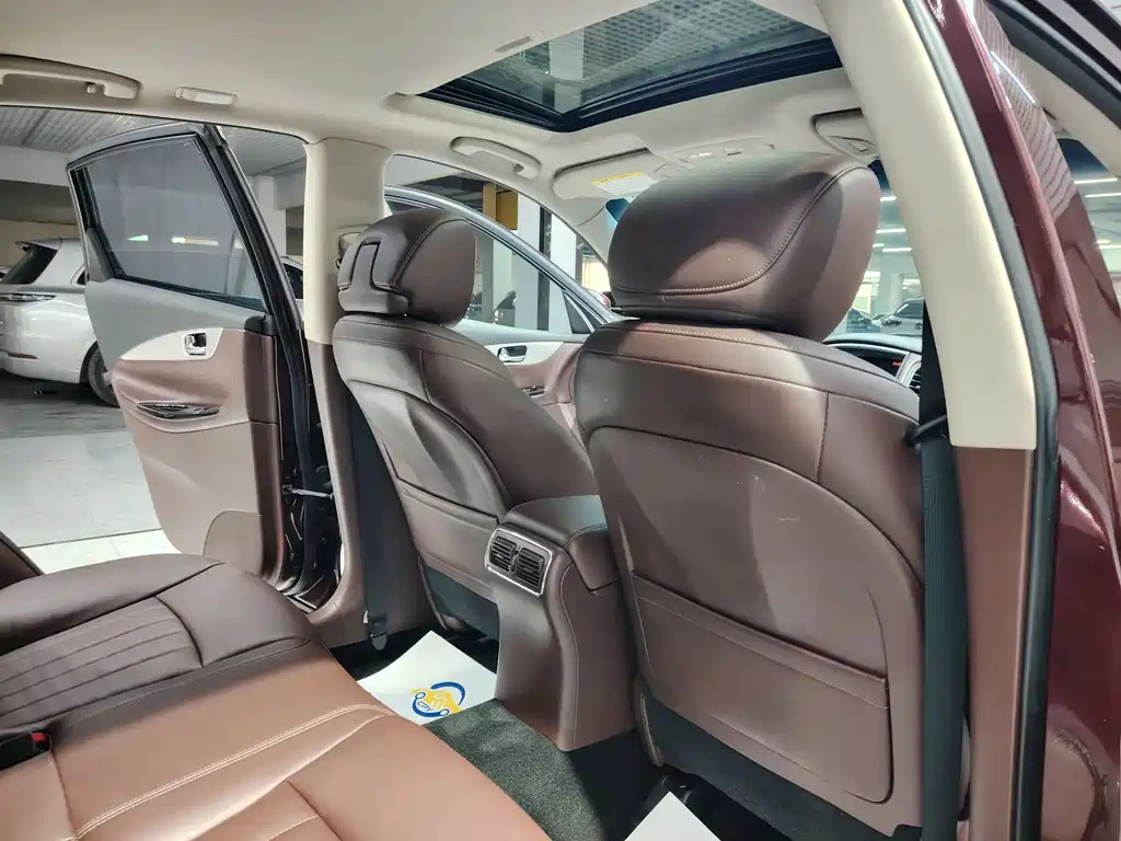 Infiniti QX50 2.5 L Joy