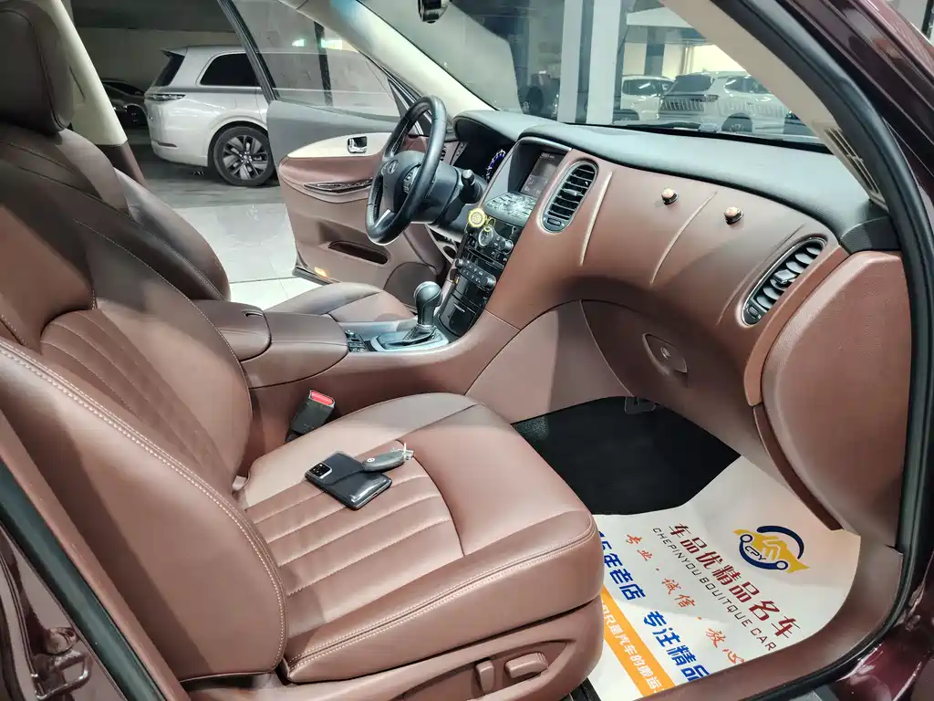Infiniti QX50 2.5 L Joy