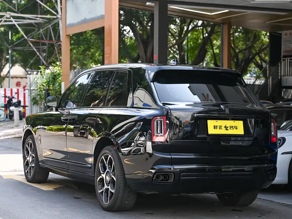 Cullinan Black Badge