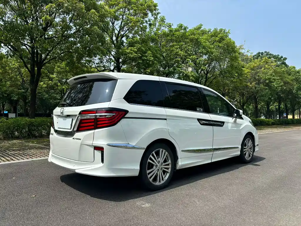 Elysion 2.4 L Style