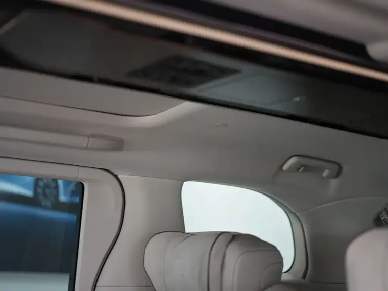 Lexus LM 500 h 6-seat Supreme
