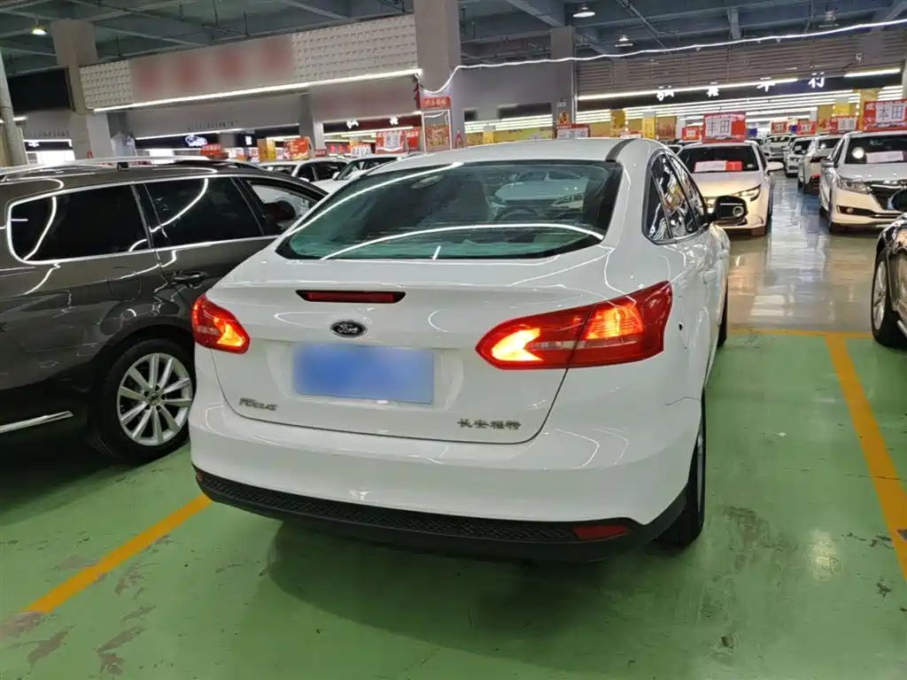 Focus Sedan 1.6 L Auto Comfort Smart Travel