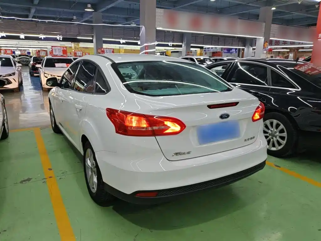 Focus Sedan 1.6 L Auto Comfort Smart Travel