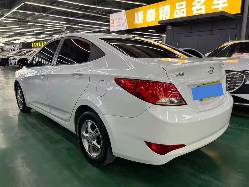 Accent 1.4 L Auto Intelligent GLS