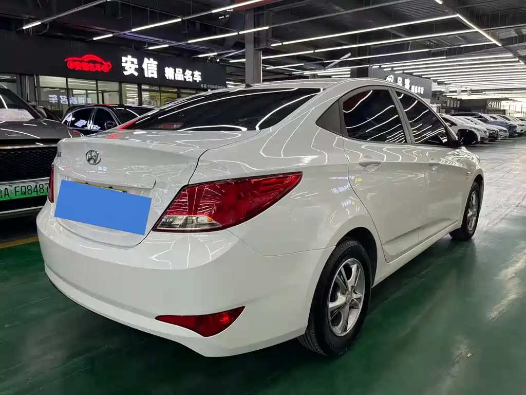 Accent 1.4 L Auto Intelligent GLS