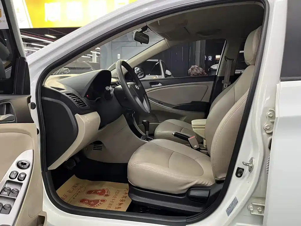 Accent 1.4 L Auto Intelligent GLS