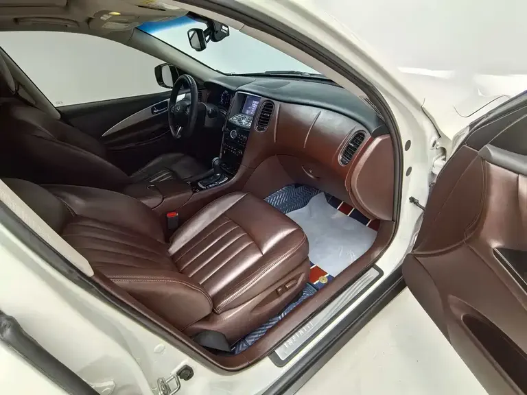 Infiniti QX50 2.5 L Joy