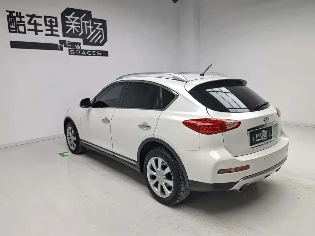Infiniti QX50 2.5 L Joy