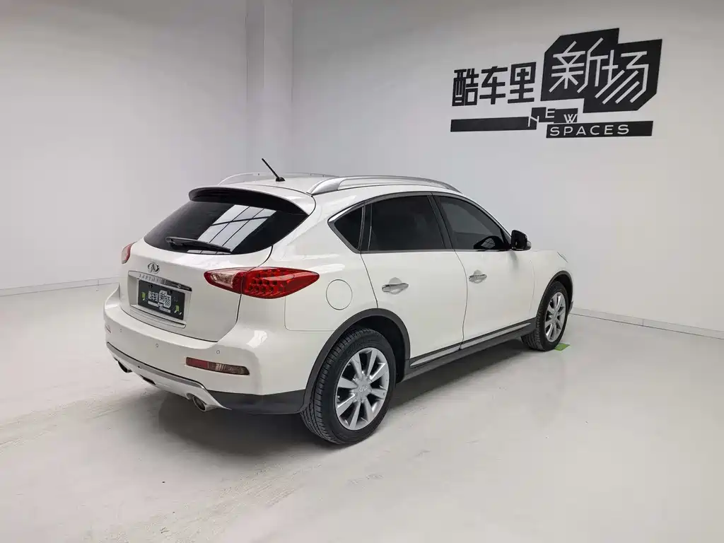 Infiniti QX50 2.5 L Joy