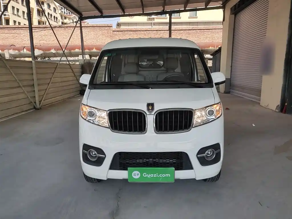 Xiaohaishi X30 1.5 L Super Enjoyment Cargo Van 2 5-seat AC SWC15 M