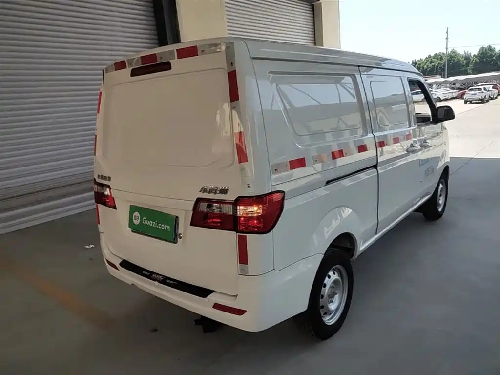 Xiaohaishi X30 1.5 L Super Enjoyment Cargo Van 2 5-seat AC SWC15 M