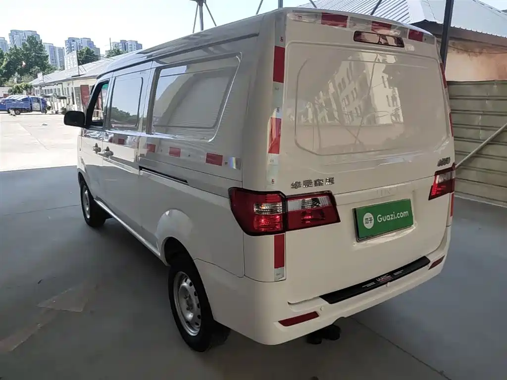 Xiaohaishi X30 1.5 L Super Enjoyment Cargo Van 2 5-seat AC SWC15 M
