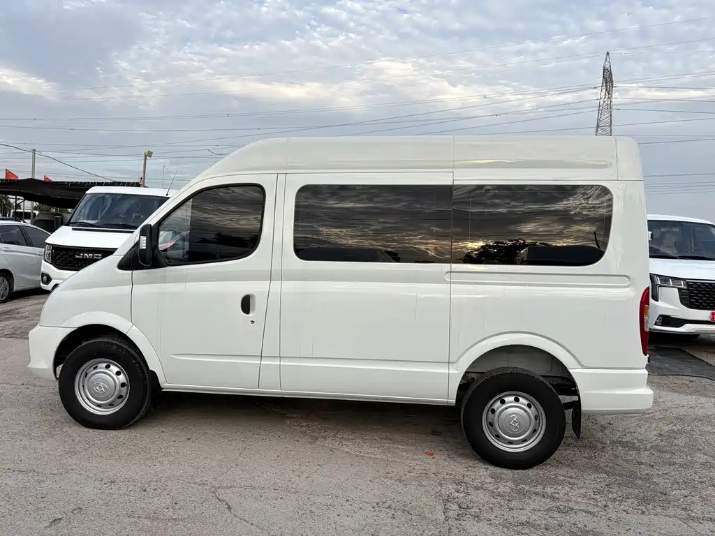 Xintu V80 2.5 T Classic6-speed Manual Aoyuntong SWB Mid Roof 5 6-seat