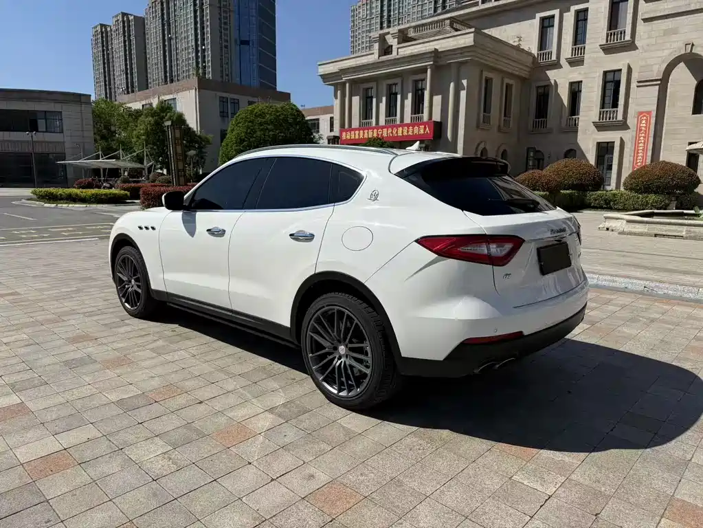 Levante 3.0 T Classic