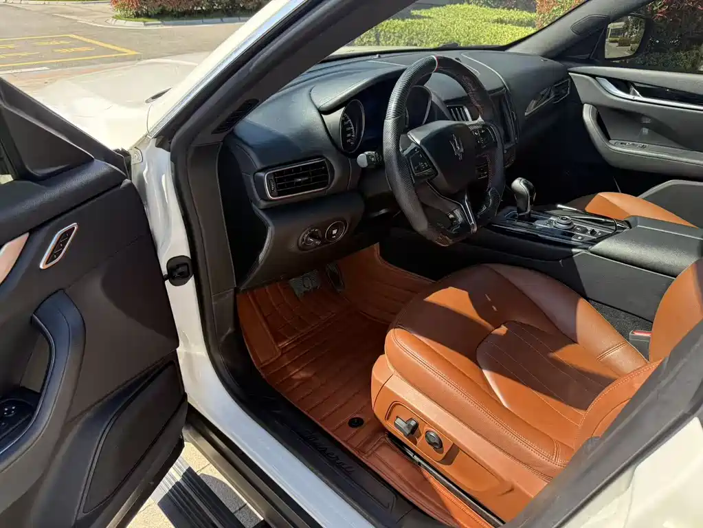 Levante 3.0 T Classic