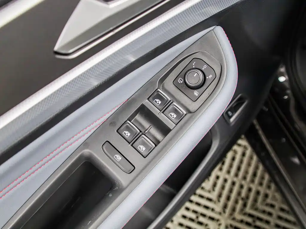 Lamando Lamando L 280 TSI DSG Spicy Cool