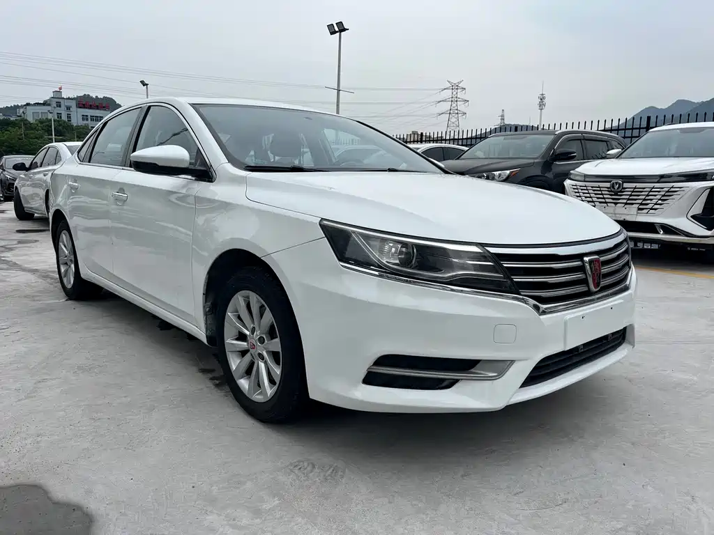 Roewe i6 Classic 20 T Auto Internet Smart Enjoyment