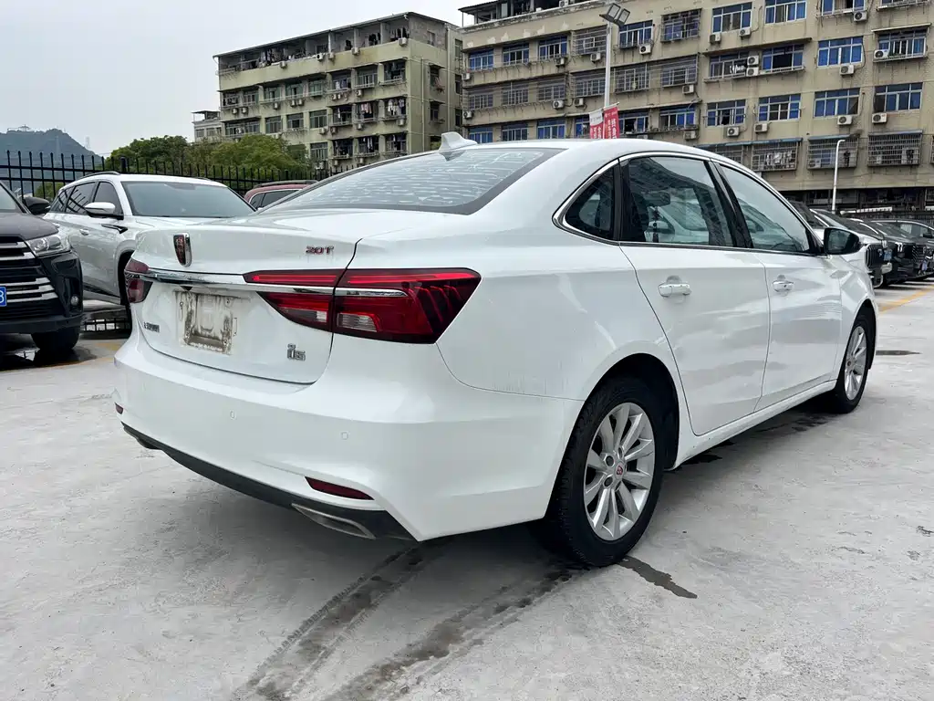 Roewe i6 Classic 20 T Auto Internet Smart Enjoyment