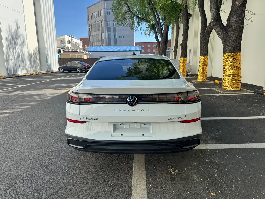 Lamando Lamando L 200 TSI DSG