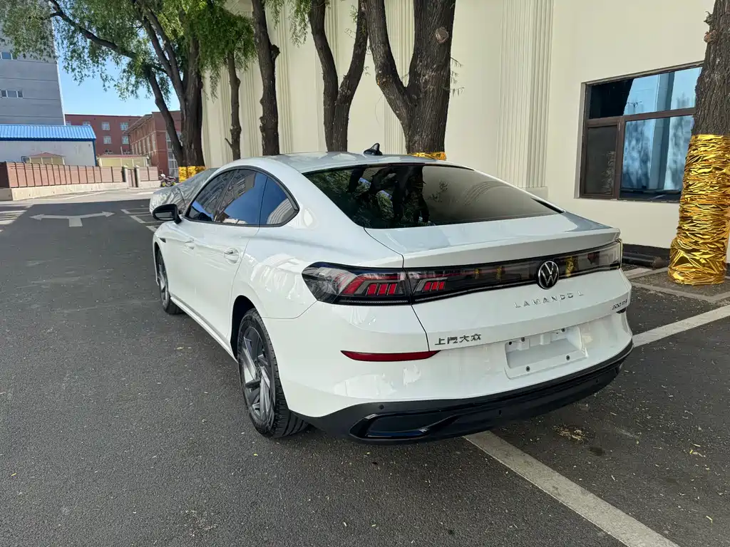 Lamando Lamando L 200 TSI DSG