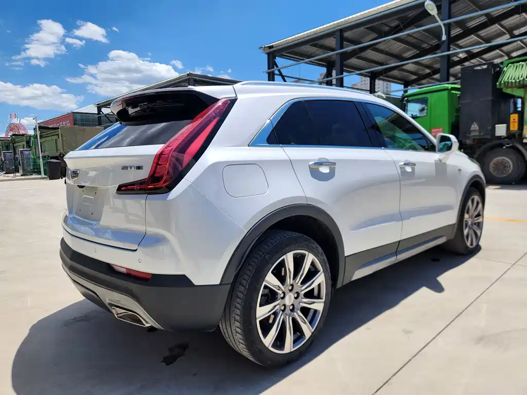 Cadillac XT4 28 T 4 WD Platinum