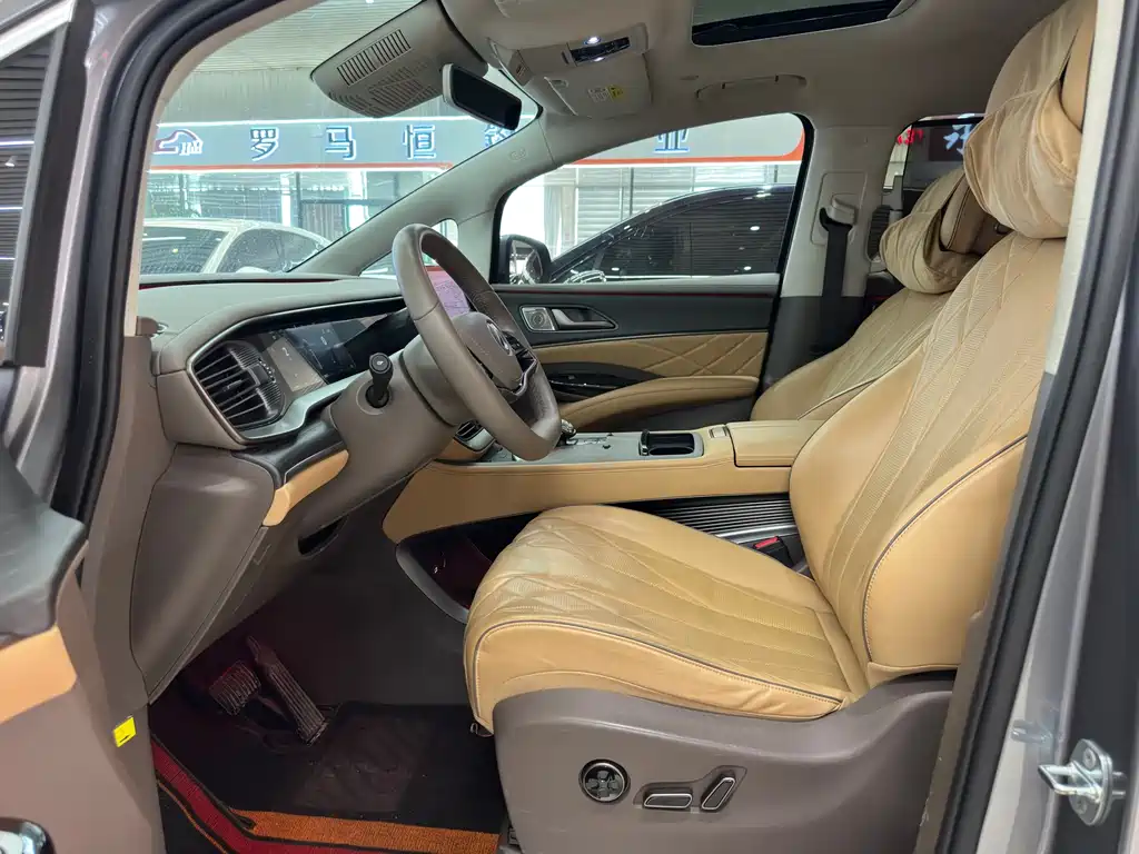 Denza D9 DM-i 970 4 WD Flagship